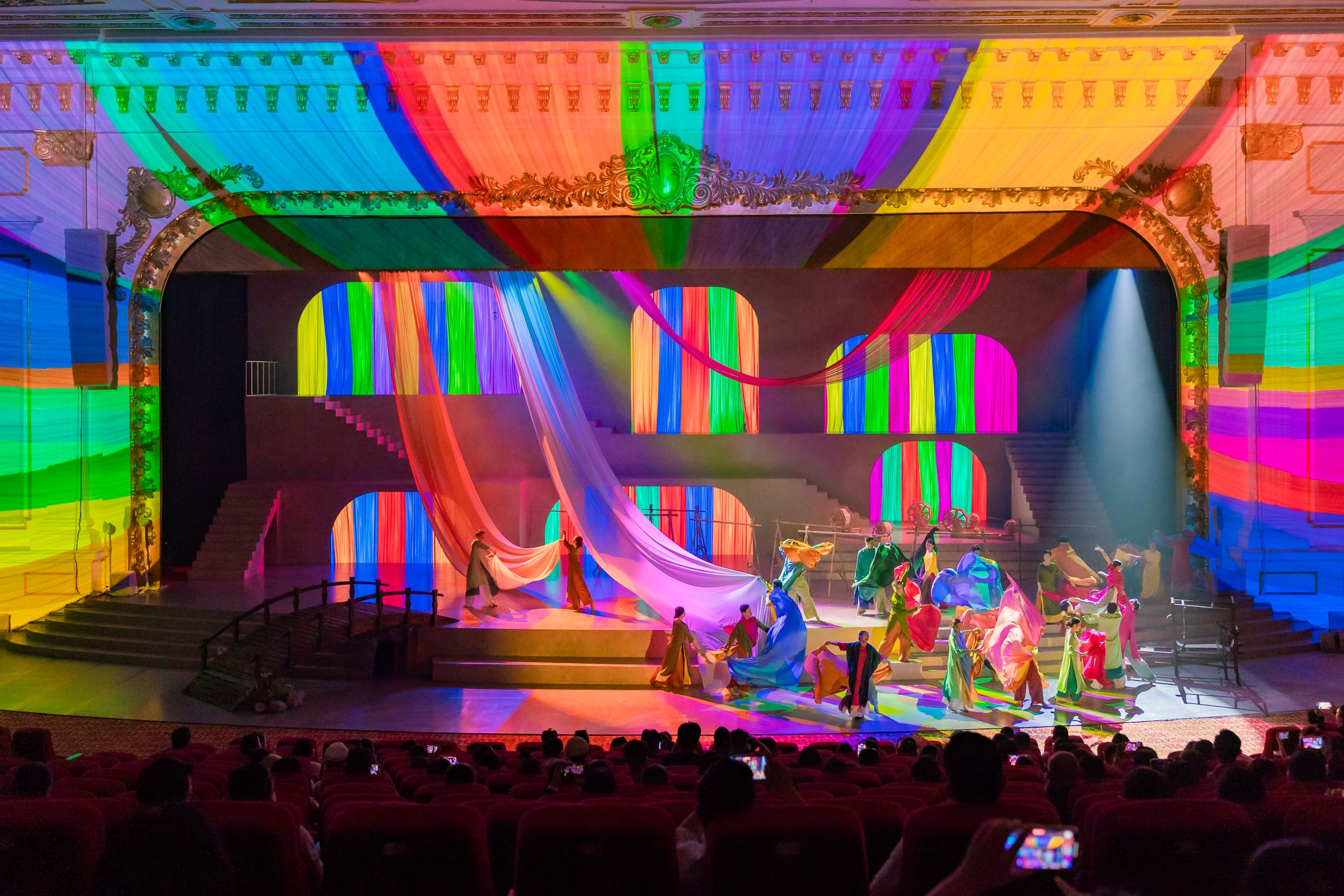 VÉ SHOW NGHỆ THUẬT VIỆT NAM BÁCH NGHỆ TẠI VINPEARL NHA TRANG