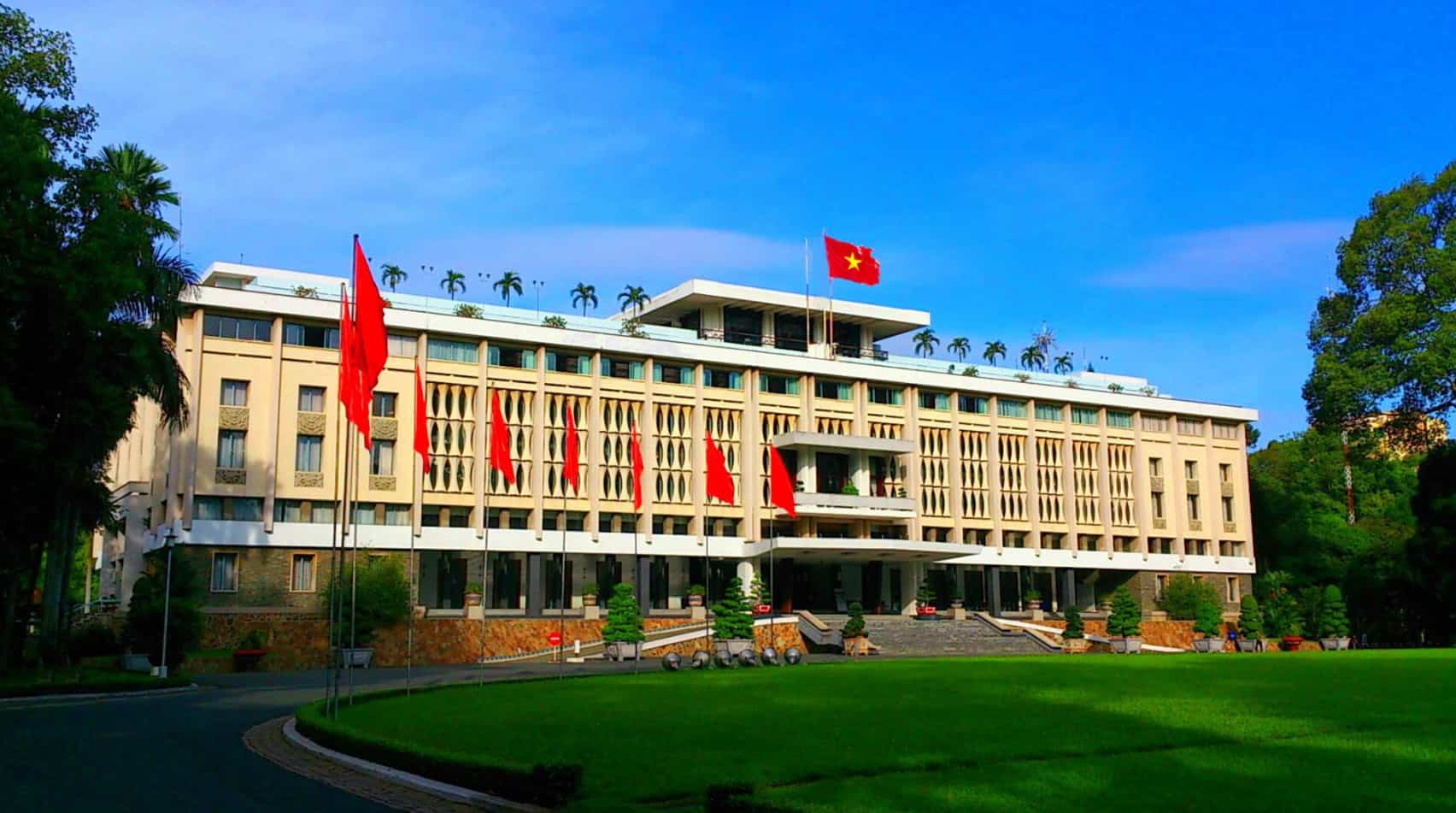 TOUR THÀNH PHỐ HỒ CHÍ MINH & ĐỊA ĐẠO CỦ CHI 1 NGÀY (NHÓM NHỎ)